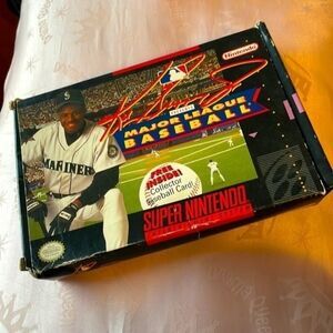 Ken Griffey Jr. Presents Major League Baseball Super Nintendo game​